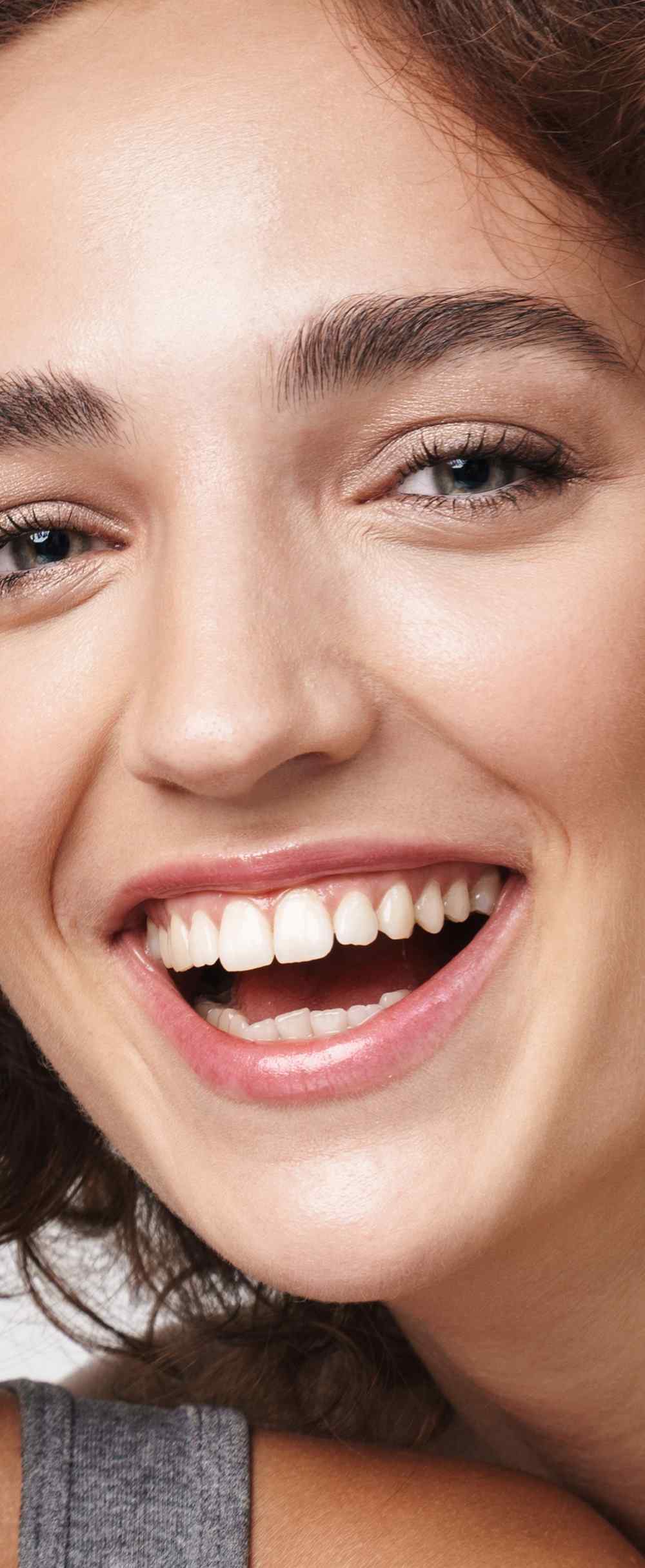 Ragazza sorridente, benessere quotidiano